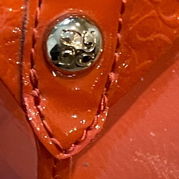 Coach Jorgina Embossed Tulip Patent Wedge Thong Sandals Size 7B - Picture 7 of 12